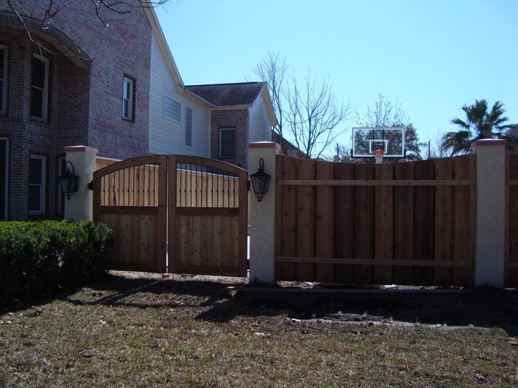 The Benefits Of Installing A Wood Privacy Fence